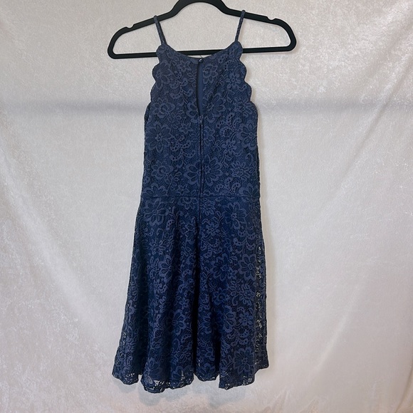 Lace party dress - Picture 4 of 5